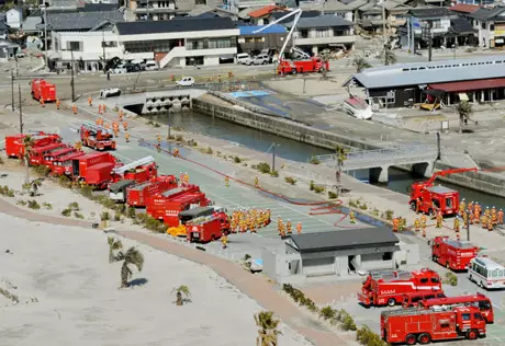 В третьем реакторе аварийной АЭС "Фукусима-1" повысилось давление