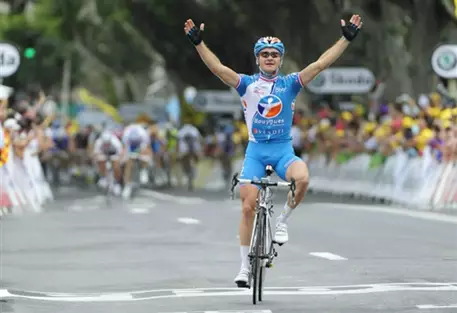 Веклер выиграл из отрыва пятый этап "Тур де Франс"