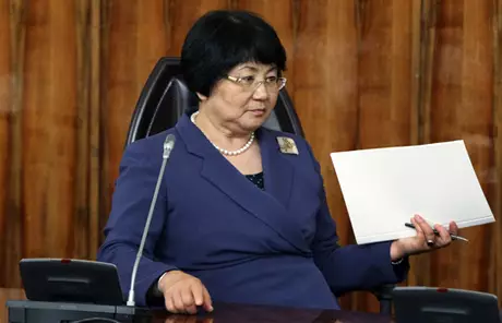 Роза Отунбаева ежемесячно зарабатывает 633 доллара