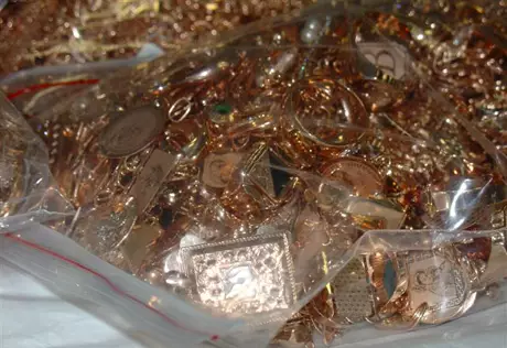 В аэропорту Павлодара у гражданина Армении обнаружили контрабандное золото