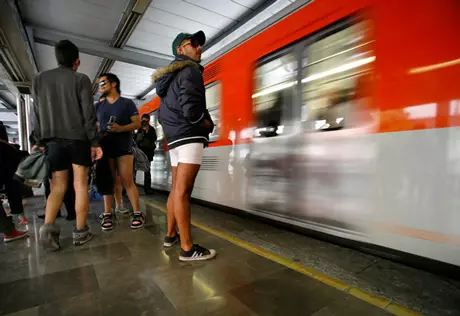 В нью-йоркской подземке опять катались без штанов