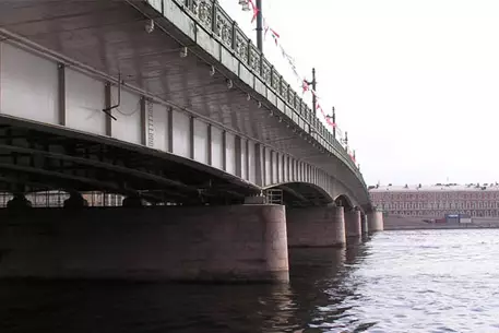 В Петербурге на глазах у прохожих застрелился сотрудник ОМОНа