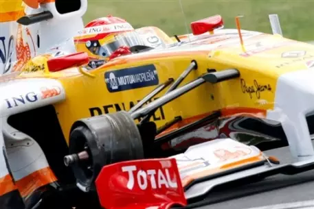 Организаторы "Гран-при Европы" попросили вернуть Renault