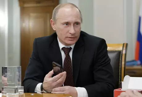 Путину показали российский аналог iPhone 4