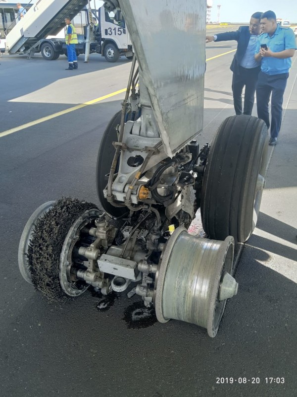 Пневматик на ВПП: Самолет SCAT благополучно приземлился в Нур-Султане