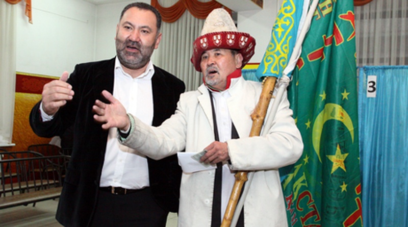 Нурлан Абдуллин и Амантай-кажы. Фото Ярослав Радловский©