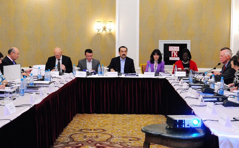 "Мозговой штурм" Всемирного банка и правительства Казахстана. Фото со страницы Карима Масимова "Вконтакте"