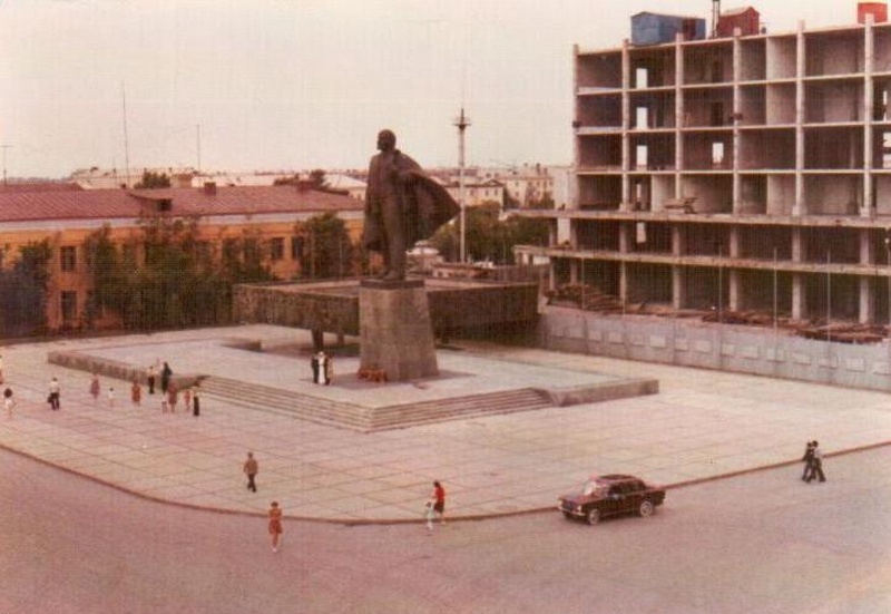 Перекресток Абая-Бейбитшилик. ©Лоренс Шервин <br><a href="https://kz.everywherenews.net/userdata/gallery/gallery_204/photo_2969.jpg" target="_blank">Кадр-сравнение</a>