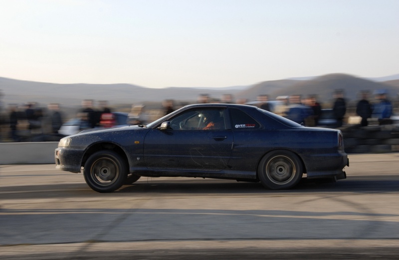 Драг-рейсинг заезд. ©REUTERS/Yuri Maltsev