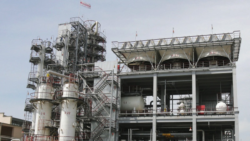 Нефтеперерабатывающий завод. ©РИА Новости