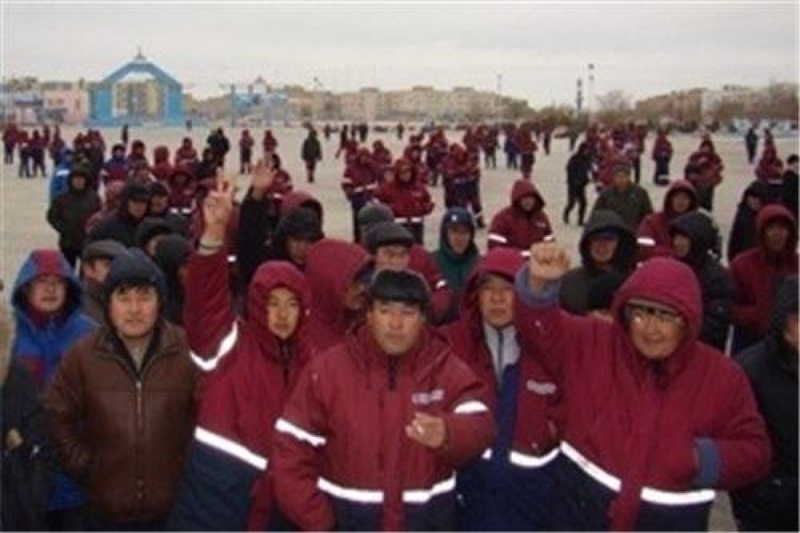 Бастующие в Жанаозене нефтяники. Кадр видеоролика