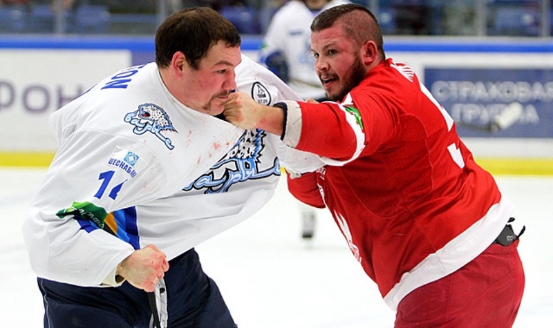 Джошуа Грэттон (слева). Фото с сайта fanatik.kz