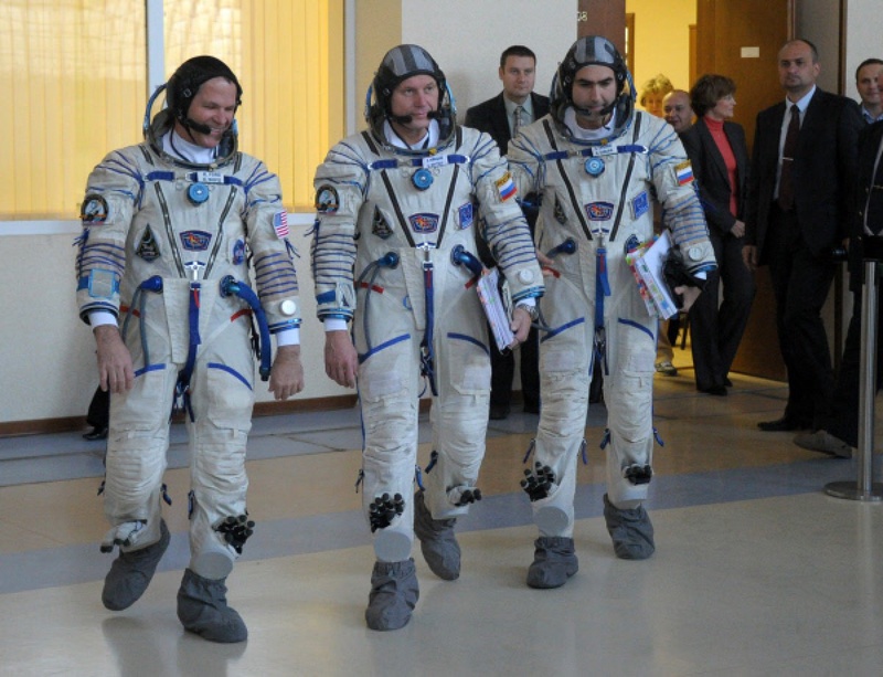 Кевин Форд, Олег Новицкий, Евгений Тарелкин (слева направо) перед началом комплексной экзаменационной тренировки. ФОТО ©РИА Новости.