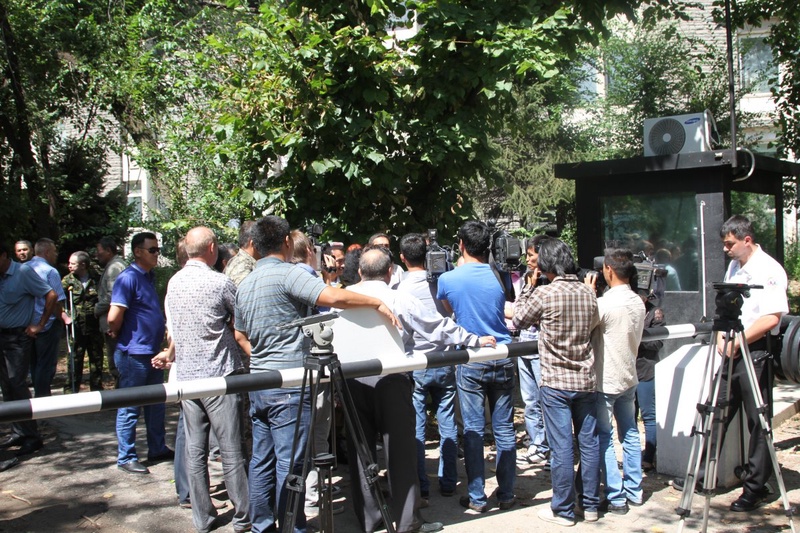 КПП возле Дома Армии в Алматы действует уже более двух месяцев. Фото ©Алишер Ахметов