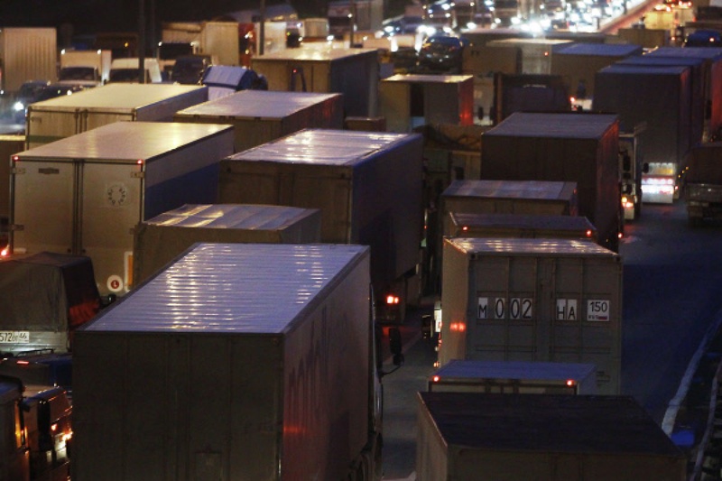 Большегрузный транспорт на улицах Москвы. Фото ©РИА Новости