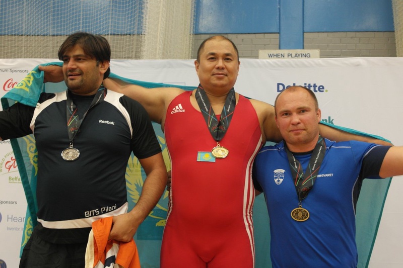 Аскар Жандаров (в центре). Фото предоставлено пресс-службой команды