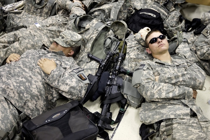 Военнослужащие США на авиабазе "Манас" в Бишкеке. Фото ©REUTERS