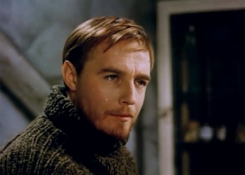 Эдуард Марцевич. Кадр из к.ф. "Красная палатка" 
Фото с сайта kino-teatr.ru