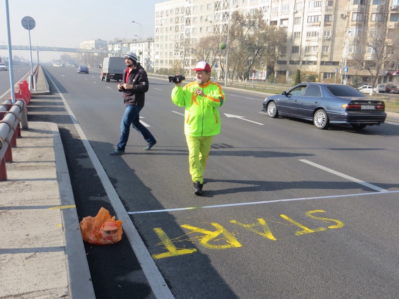 Для измерения и сертификации участков, из России прибыл официальный меритель категории "В" Владимир Волков. 