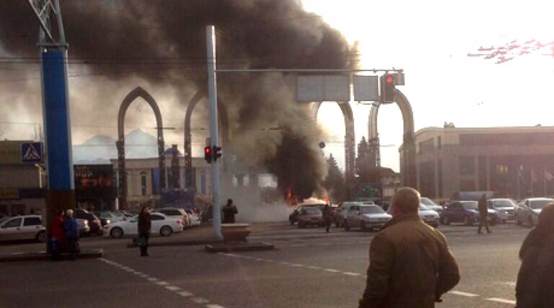 На "Атакенте" сгорела елка. Фото ©Канагат Мустафин