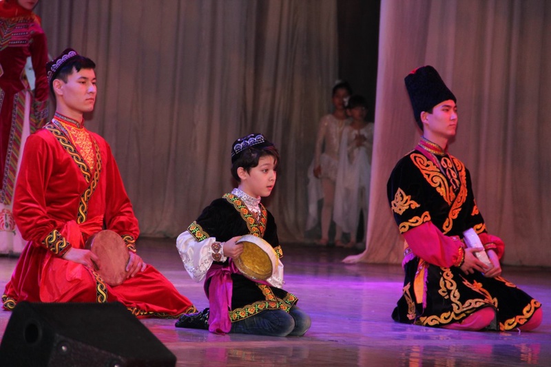 8-летний Амир станцевал вместе с коллективом "Тюрк-Аз". Фото Tengrinews.kz