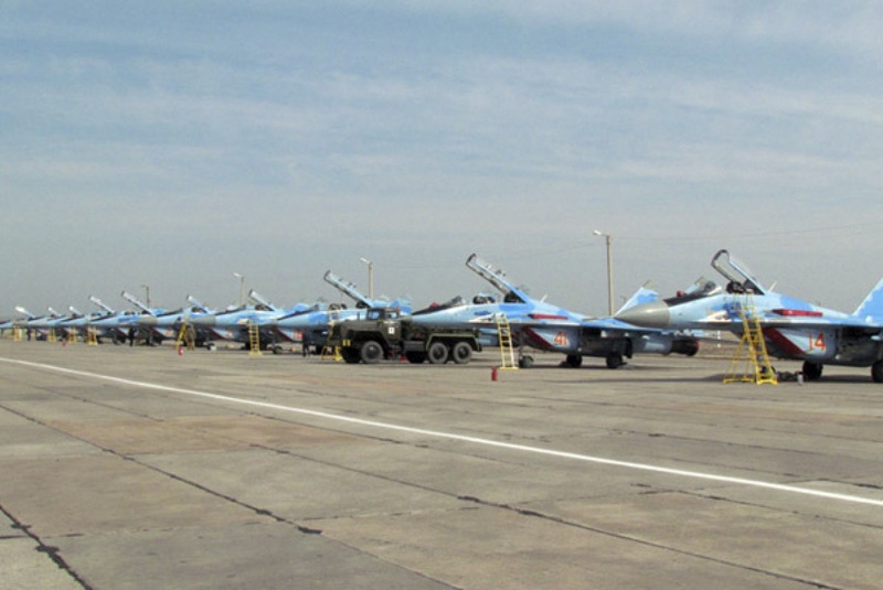 В рамках подготовки к военному параду 7 мая в Астане самолёты и вертолёты ВВС РК перебазированы на авиабазы Астаны и Караганды. ©mod.gov.kz