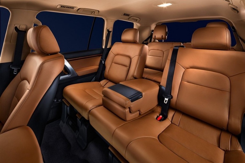 Дополнительное описание лота. Цвет салона автомобиля - коричневый. Фото с сайта news.drom.ru