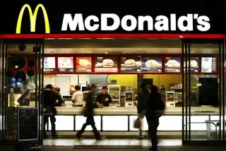 Посетитель McDonald's в Японии нашел зуб в картошке фри