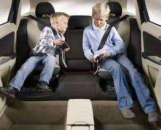 Крупных детей не нужно сажать в автокресло - МВД