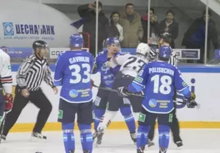 Дамир Рыспаев устроил драку с хоккеистом "Металлурга"