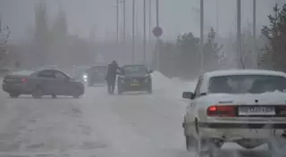 На дорогах в Южном Казахстане введено ограничение движения