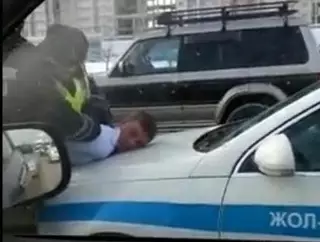 Задержание строптивого таксиста в Астане попало на видео