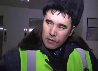 Трое мужчин избили сотрудника ДПП в Алматы