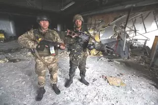 В аэропорту Донецка найдены "тела в натовской форме" - ДНР