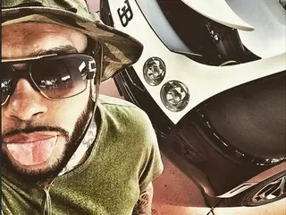 Тимати арестован после подъема на Голливудские холмы с флагом России