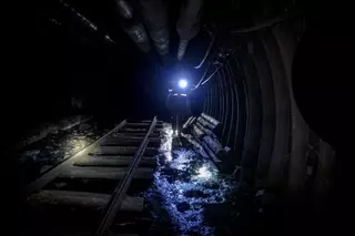 Почти 500 шахтеров Донецка заблокированы под землей из-за артобстрела