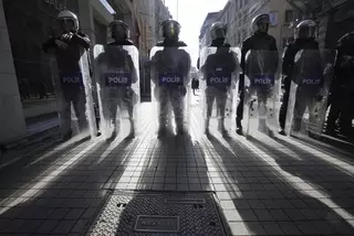 За незаконное прослушивание задержали еще 26 сотрудников турецких служб безопасности