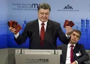 Порошенко показал паспорта воюющих в Донбассе российских военных
