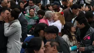 Огромную коллективную свадьбу провели в День святого Валентина в Мексике