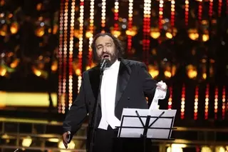 Батырхан Шукенов спародировал Лучано Паваротти