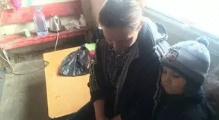 Живущая на автомойке в Алматы женщина отказалась переезжать к детям