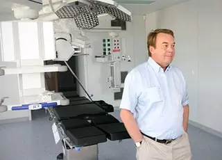 Ведущего онколога Украины уволили прямо во время операции