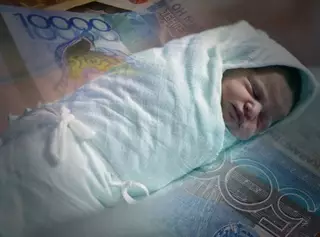 Обвиняемую в продаже ребенка за 500 тенге карагандинку оштрафовали