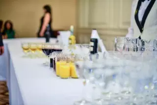 Расходы на кофе-брейки и фуршеты сократят в Казахстане