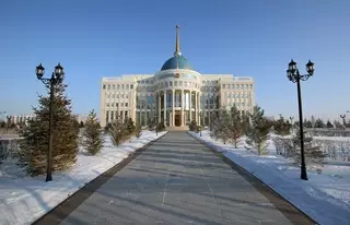 Перераспределить властные полномочия от президента к парламенту и правительству могут в РК