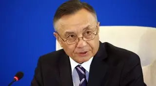 Претендент на пост президента РК Абельгази Кусаинов сдал экзамен на знание казахского языка