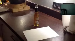 Как открыть бутылку пива с помощью обычного листа бумаги