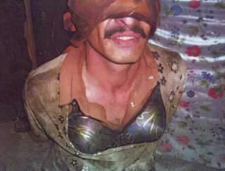 Боевики ИГ сбежали с поля боя в женской одежде и бюстгальтерах