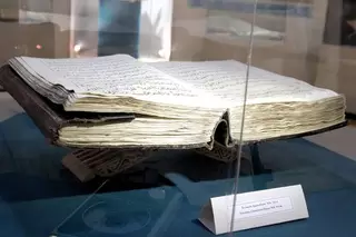 На выставке в Алматы показали уникальные рукописи Корана XVII века