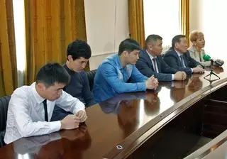 Руководство академии искусств имени Жургенова извинилось за нападение на журналистов